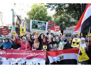 Berlin'de Mısır ve Suriye protestosu