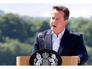 Cameron tatilini yarıda kesip Londra'ya dönüyor