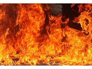 Kız arkadaşını benzin dökerek yaktı