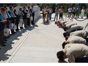 Kore Gazileri'ne saygı selamı