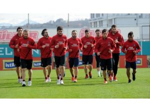 Fırtına Avrupa kupalarında sahasında geçit vermiyor