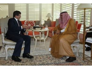 Suudi bakandan Davutoğlu'na jest