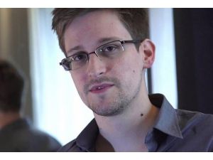 Fidel Castro'dan Snowden'e övgü