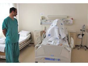 Yeni yüzünü ilk kez gördü