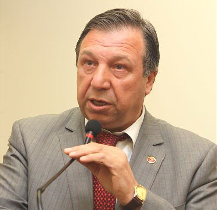 Dursun Kaplan:Eğitime Siyaset Bulaşmıştır