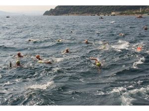 Çanakkale Boğazı'nı yüzerek geçtiler
