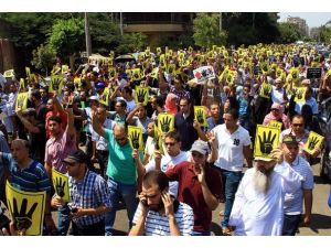 Mısır'da halk darbe karşıtı gösteriler için meydanlara indi