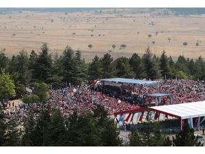 Bakan Kılıç 10 bin gençle Zafer Yürüyüşü'ne katıldı