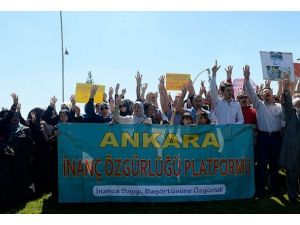 ODTÜ'deki başörtülü öğrencilere sözlü saldırı protesto edildi