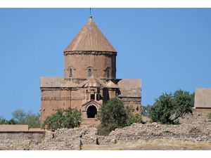 Akdamar Kilisesi'nde ayin başladı