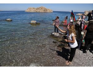 Müslüman kadınların katledilmesini protesto ettiler