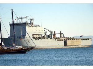 İngiliz savaş gemisi "Mounts Bay" Bodrum'da