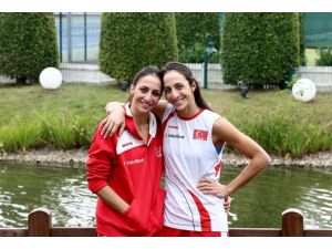 "İkizim olmadan asla"