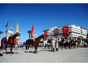 İzmir Cumhuriyet Meydanı'nda "kurtuluş" töreni