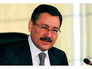 Arabamıza taş atmak milletvekiline yakışmaz