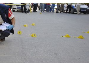 Altın yüklü araca kaleşnikoflu saldırı