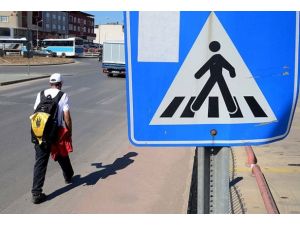 Katliamlara tepki için 350 kilometre yürüdü