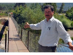 Kendi köprüsünü yaptırdı