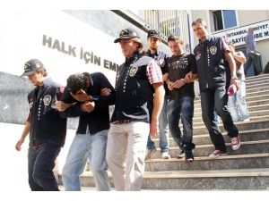 Çaldıkları parayı "yaktılar"