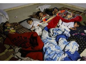 Sınıflar yatak odası oldu