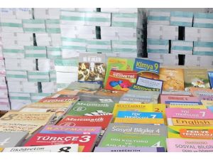 Öğrencilerin ders kitapları hazır