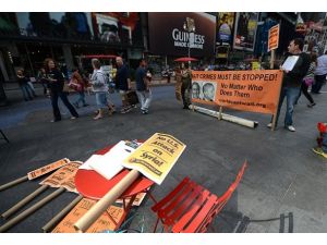 ABD'de savaş karşıtlarının pankartları yerde kaldı