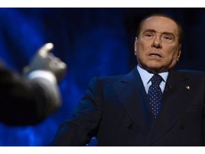 İtalya'da gözler Berlusconi oylamasında