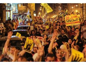 Sivil isyan çağrısında bulundular