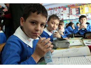 Anaokulu ve ilkokul öğrencilerine süt dağıtılacak