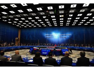 Medvedev OANA heyetiyle görüştü