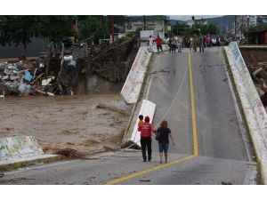 Meksika'da ölü sayısı 100'e yaklaştı