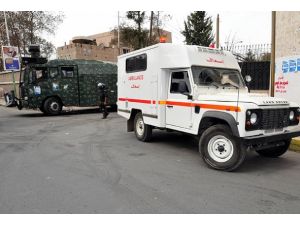 Yemen'de askeri kamplara saldırı