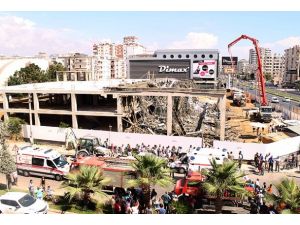 Mersin'de inşaat kalıbı çöktü: 7 yaralı