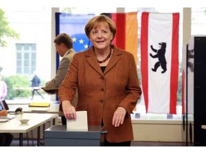 Angela Merkel önde gidiyor