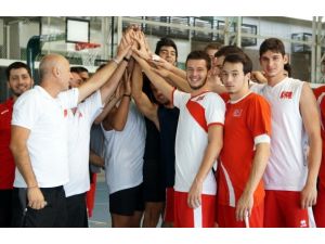 Filenin "genç" aslanları madalya peşinde