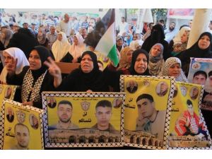 Filistinli tutuklulara destek gösterisi