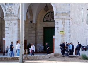 İsrail El-Aksa görevlisini gözaltına aldı