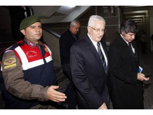 Çevik Bir soruları yanıtladı