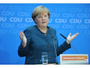 Merkel koalisyon için güçlü partner arayışında