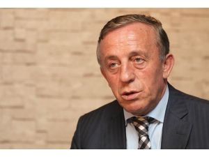 Ağaoğlu'nun babası toprağa verildi