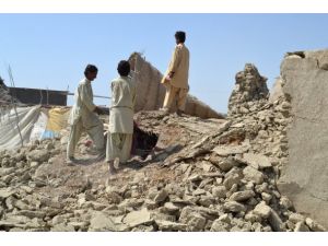 Pakistan'daki depremde ölenlerin sayısı 328'e yükseldi