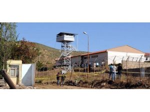 İki koğuşu birbirine "tavandan" bağlamışlar