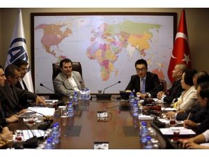 Çinli gazeteciler AA'yı ziyaret etti