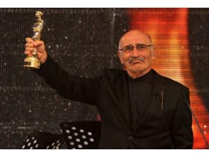 Tuncel Kurtiz vefat etti