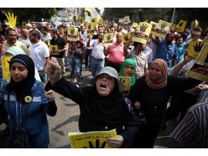 Mısır'da cuma gösterileri sürüyor