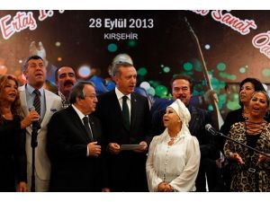 Erdoğan Neşet Ertaş anısına türkü söyledi