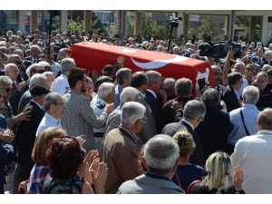 Yazar Turgut Özakman toprağa verildi