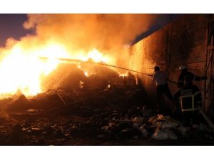 Hatay'da fabrika sahasında yangın