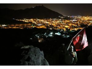 Nur Dağı'nın zirvesinde duygu seli