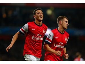 Arsenal sahasında Napoli'yi yendi